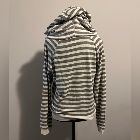 ⭐️ 3 for $15.00 ⭐️ Bluenote Striped Hoodie - Picture 2 of 3